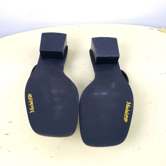 Women's Madeline Stuart Daphne Brown Animal Print Top Strap Sandals Size 7M - Picture 3 of 7